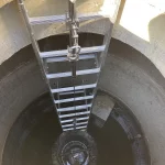 echelle avec ligne de vie verticale