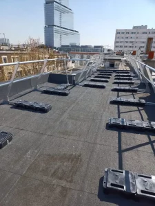 Garde corps autoportant sur toiture parisienne
