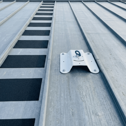 point d'ancrage toiture