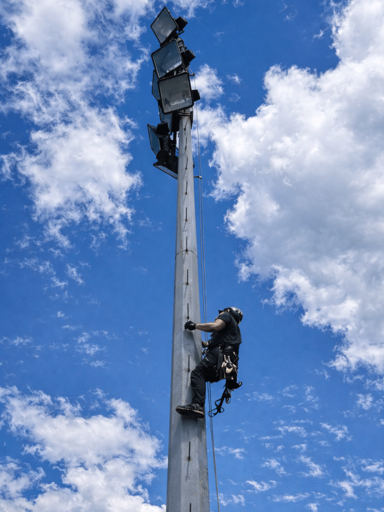 Pose ligne de vie verticale