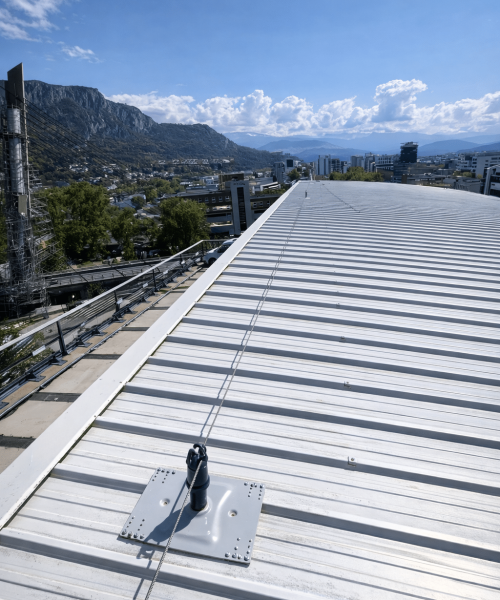 Ligne de vie toiture pour assurer la sécurité en hauteur