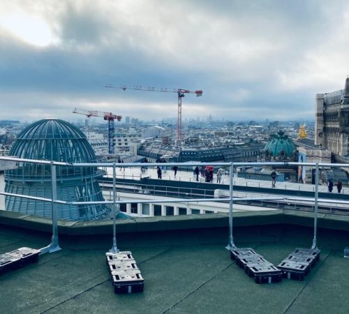 Toiture garde-corps en centre ville, sécurité en hauteur