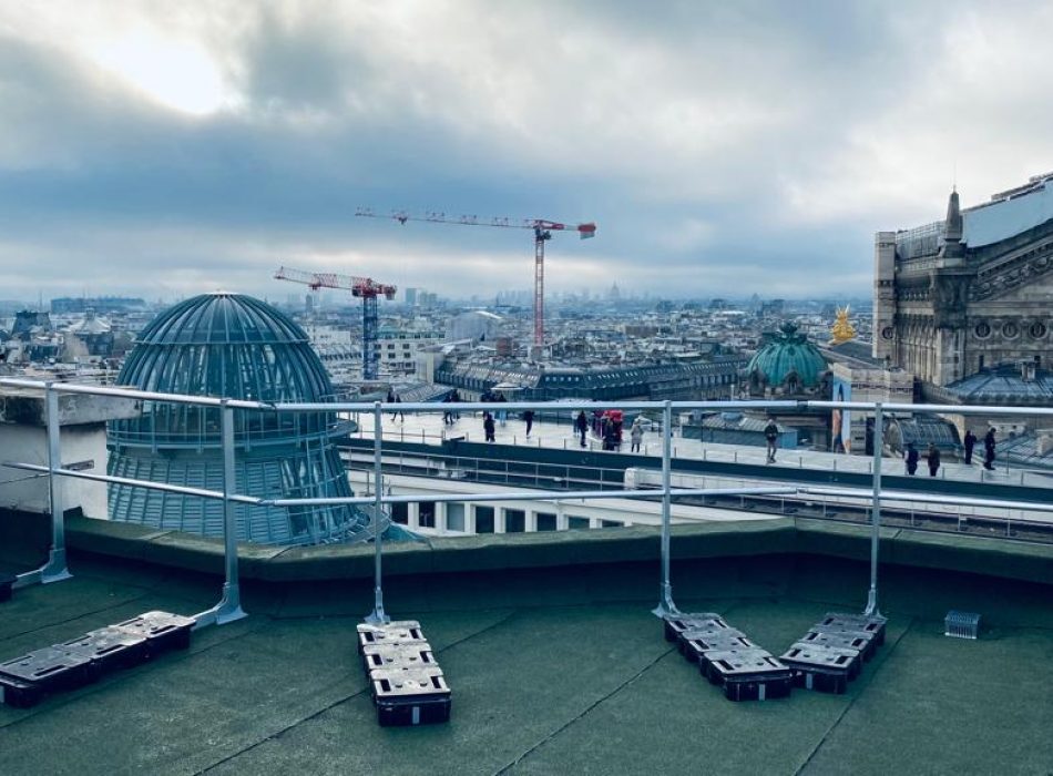 Toiture garde-corps en centre ville, sécurité en hauteur